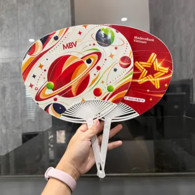 Quạt Cầm Tay In Logo Theo Yêu Cầu – Quạt Nhựa Quảng Cáo Doanh Nghiệp