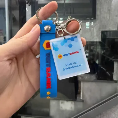 Móc Khóa Cao Su In Logo Theo Yêu Cầu – Móc Khóa Quà Tặng Doanh Nghiệp Kèm Thẻ Nhựa