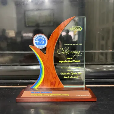 Kỷ Niệm Chương Pha Lê Gỗ In Logo Theo Yêu Cầu – Cúp Vinh Danh Doanh Nghiệp