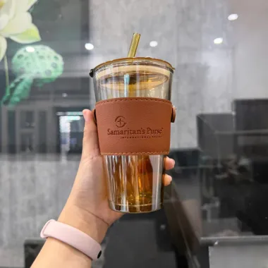 Ly Thủy Tinh Kèm Bao Da In Logo Theo Yêu Cầu – Quà Tặng Doanh Nghiệp Cao Cấp