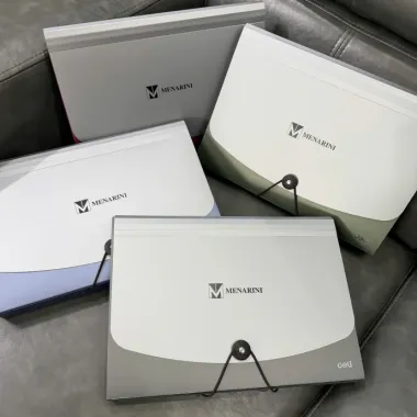 Cặp Hồ Sơ Nhựa In Logo Theo Yêu Cầu – Bìa Đựng Tài Liệu Quảng Cáo Doanh Nghiệp