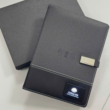 Sổ Bìa Còng Kèm Cáp Sạc Cao Cấp – In Logo Theo Yêu Cầu