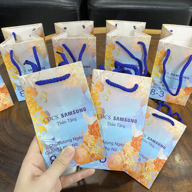 Túi Giấy Quà Tặng 8/3 In Logo CDCS Samsung – Thiết Kế Hoa Văn Sang Trọng