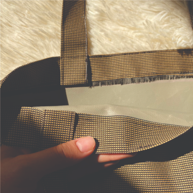 Túi vải không dệt nâu họa tiết caro nhỏ