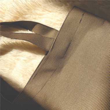 Túi vải không dệt nâu họa tiết caro nhỏ