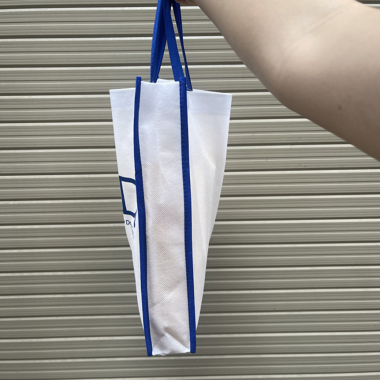 TÚI VẢI KHÔNG DỆT MÀU TRẮNG VIỀN XANH – NHẬN IN LOGO THEO YÊU CẦU