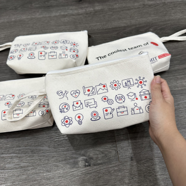 VÍ CẦM TAY VẢI CANVAS MÀU TRẮNG QUAI ĐEO – NHẬN IN LOGO THEO YÊU CẦU