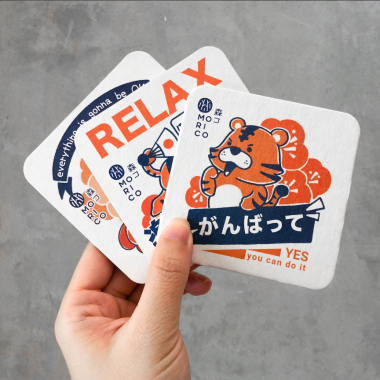 ĐẾ LÓT LY GIẤY BEERMAT PHẦN LAN IN LOGO THEO YÊU CẦU – IN OFFSET CMYK, ÉP CHÌM LOGO