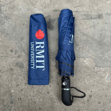 Ô Dù Cầm Tay Màu Navy In Logo – Gấp Gọn, Chống Thấm Tốt, Phù Hợp Sự Kiện