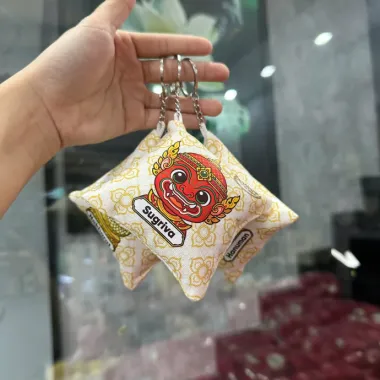 Móc Khóa Gối Mini Sugriva In Hình Theo Yêu Cầu – Quà Lưu Niệm Văn Hóa Độc Đáo