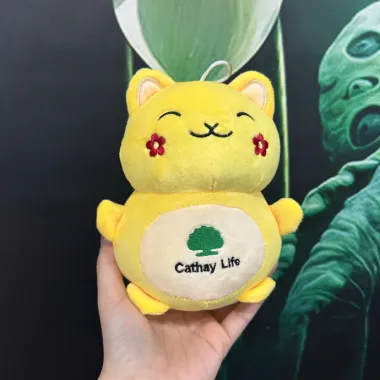 Gấu Bông Mèo Tài Lộc Cathay Life Thêu Logo Theo Yêu Cầu – Giá Xưởng Số Lượng Lớn