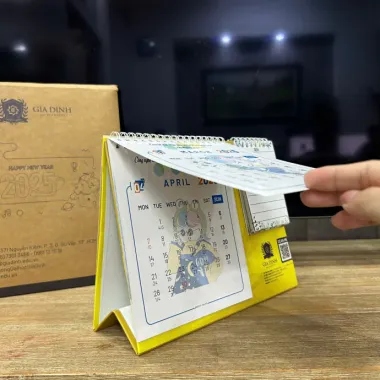 Lịch Để Bàn Gia Định University Kèm Hộp Giấy – Lịch Lò Xo In Logo Theo Yêu Cầu