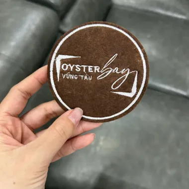Lót Ly Vải Nỉ Thêu Logo Theo Yêu Cầu – Lót Ly Quà Tặng Doanh Nghiệp Giá Xưởng