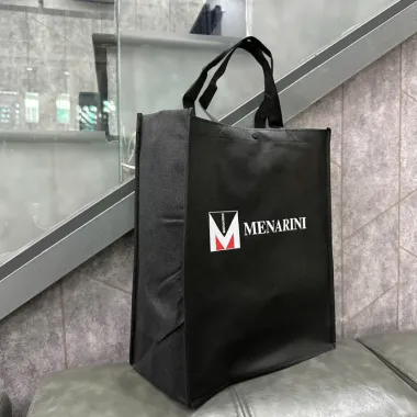 Túi Vải Không Dệt MENARINI Màu Đen – Túi Đựng Tài Liệu In Logo Theo Yêu Cầu
