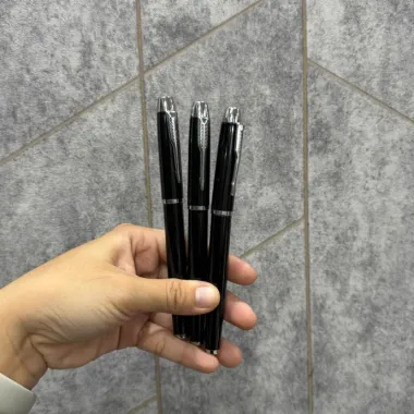 Bút Bi Kim Loại Nắp Bạc In Logo Theo Yêu Cầu – Quà Tặng Doanh Nghiệp Cao Cấp