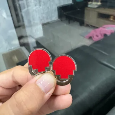 Huy Hiệu Cài Áo Kim Loại In Logo Theo Yêu Cầu Giá Xưởng
