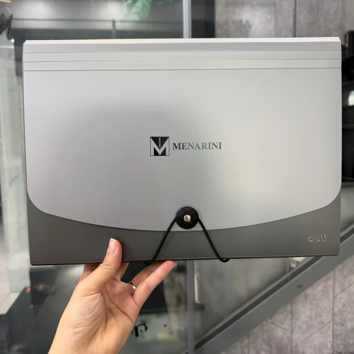 Cặp Hồ Sơ Nhựa In Logo Theo Yêu Cầu – Bìa Đựng Tài Liệu Quảng Cáo Doanh Nghiệp