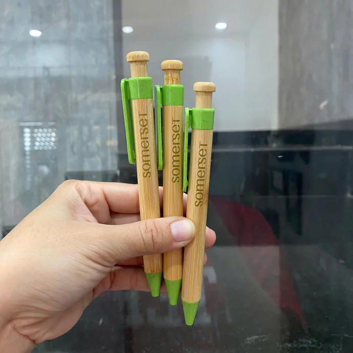 Bút Bi Thân Tre In Logo Theo Yêu Cầu – Bút Quà Tặng Doanh Nghiệp Thân Thiện Môi Trường