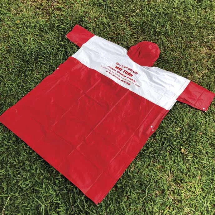 Áo Mưa Rạng Đông Màu Đỏ Trắng In Logo – Quà Tặng Doanh Nghiệp Bền Đẹp