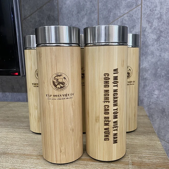 BÌNH GIỮ NHIỆT ỐNG TRE KHẮC LOGO THEO YÊU CẦU – RUỘT INOX CAO CẤP