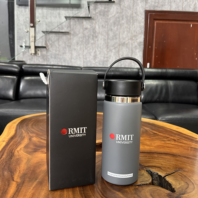 SS 08 - BÌNH GIỮ NHIỆT CÓ QUAI XÁCH IN LOGO RMIT