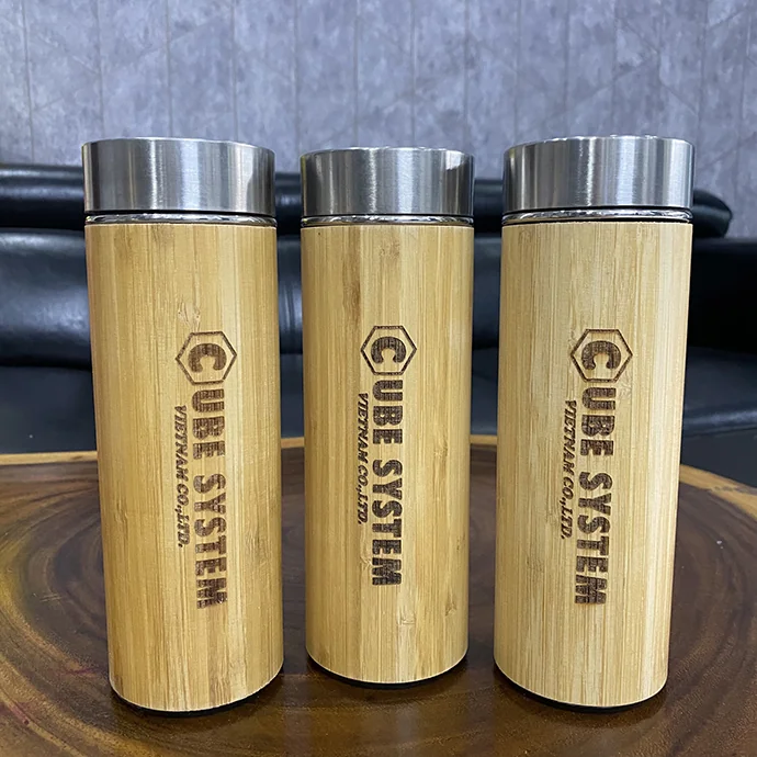 Bình Giữ Nhiệt Vỏ Tre Khắc Logo Theo Yêu Cầu – Quà Tặng Doanh Nghiệp Sang, Thân Thiện Môi Trường