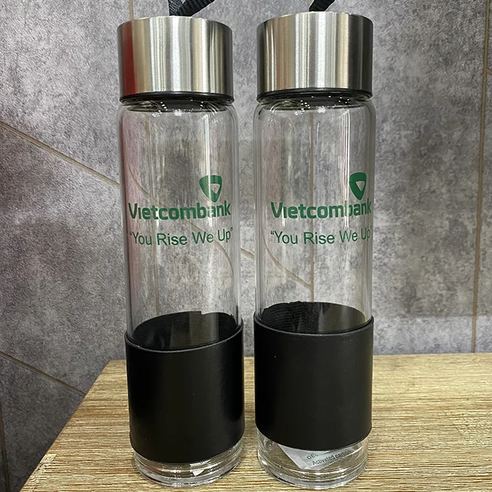 BÌNH NƯỚC THỦY TINH 450ML NẮP INOX CÓ DÂY XÁCH IN LOGO THEO YÊU CẦU