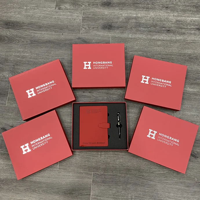 Bộ Giftset Sổ Bìa Da + Bút Kim Loại Dập Logo Đại Học Hồng Bàng