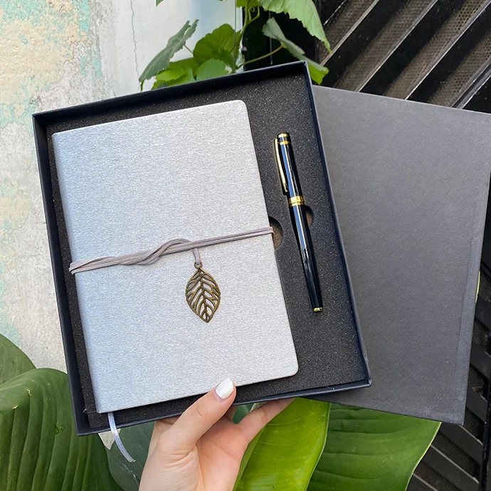 Bộ Quà Tặng Sổ Tay Kèm Bút Kim Loại Cao Cấp – Quà Tặng Sang Trọng, Chuyên Nghiệp