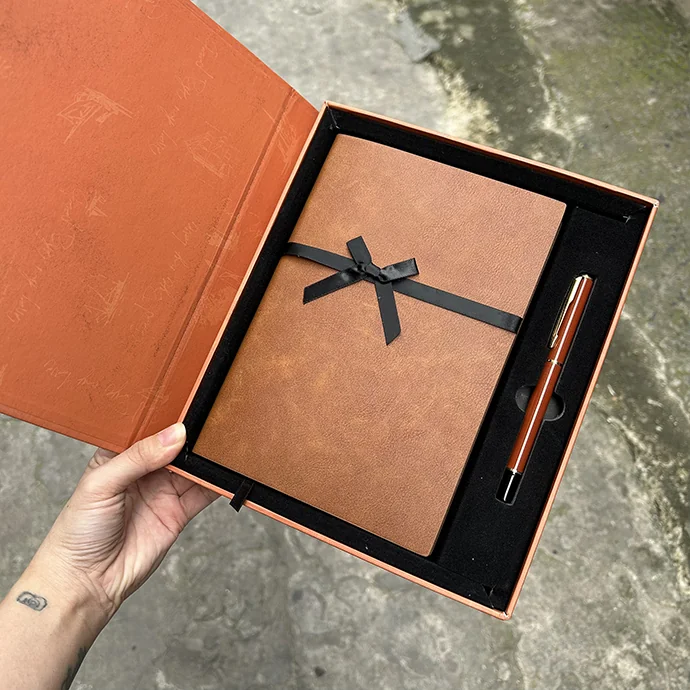 Giftset Sổ Tay Bìa Da In Logo Theo Yêu Cầu – Quà Tặng Doanh Nghiệp Cao Cấp