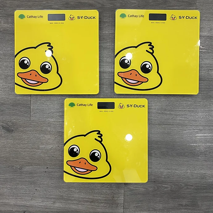 Cân Điện Tử Mặt Kính Cường Lực In Logo Theo Yêu Cầu – Mẫu Vịt Vàng Dễ Thương