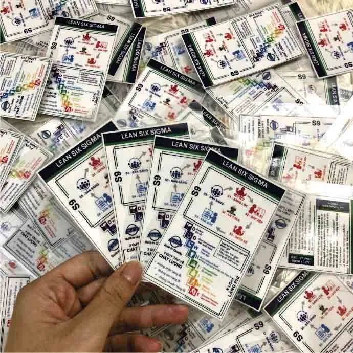 Thẻ Đeo Bảng Tên Ép Dẻo - Thẻ In Logo Chất Lượng Cao Tại Quà Tặng Nhanh