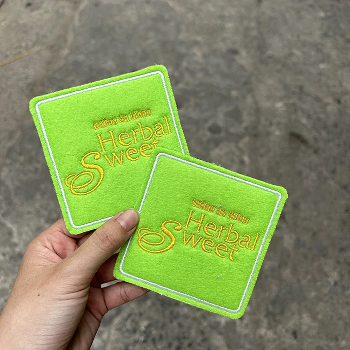 Đế Lót Ly Vải Nỉ Herbal Sweet Thêu Logo Theo Yêu Cầu