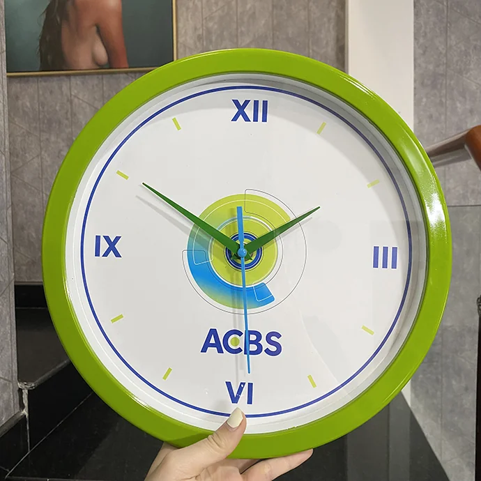 Đồng Hồ Nhựa ACBS - Đồng Hồ Nhựa Viền Xanh In Logo Theo Yêu Cầu