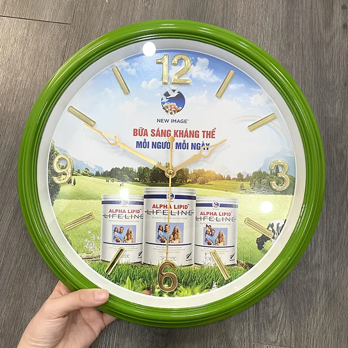 Đồng Hồ Treo Tường In Logo Theo Yêu Cầu – Mặt Trắng Phối Xanh, Viền Xanh Lá Nổi Bật | Size 30/32/35cm