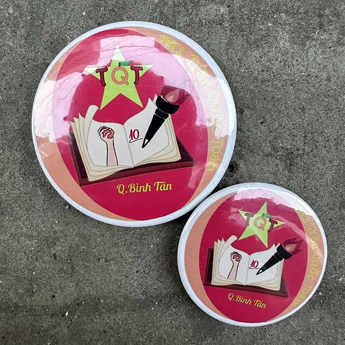 Huy Hiệu Nhựa Tròn In Logo – Huy Hiệu Cài Áo Theo Yêu Cầu