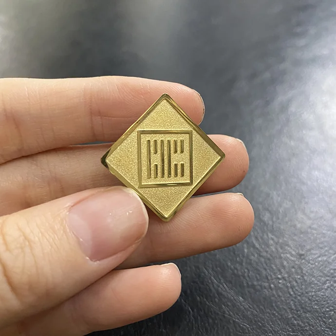 Huy Hiệu Cài Áo Kim Loại In Logo Theo Yêu Cầu – Huy Hiệu Doanh Nghiệp Cao Cấp, Tuỳ Chọn Chất Liệu