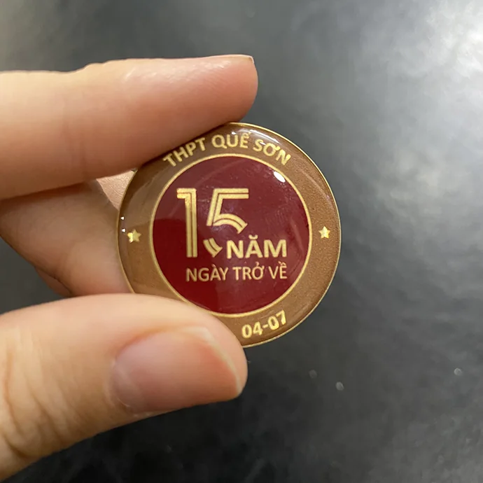 Huy Hiệu Cài Áo Chất Lượng In Logo Theo Yêu Cầu – Huy Hiệu Kim Loại Làm Theo Thiết Kế, Tuỳ Chọn Kích Thước