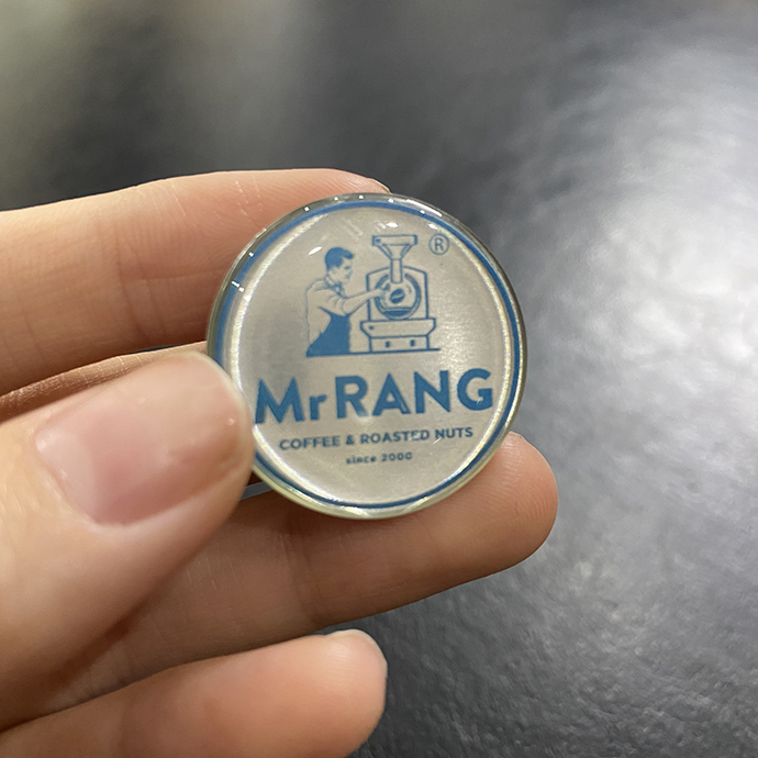 HUY HIỆU CÀI ÁO MR RANG COFFEE