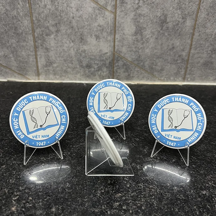 Huy Hiệu Kèm Đế Logo Đại Học Y Dược – Huy Hiệu Cài Áo Chất Lượng, Nhận Thiết Kế Theo Yêu Cầu