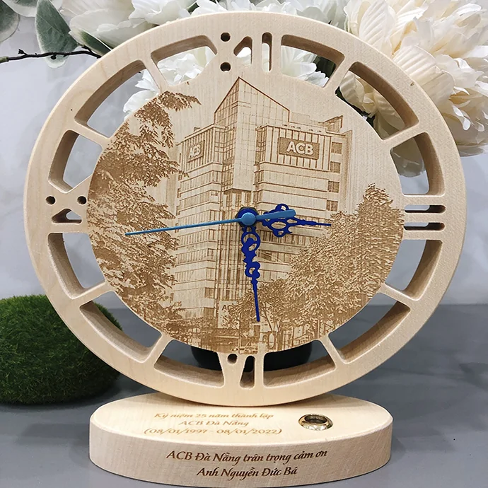 Đồng Hồ Gỗ Để Bàn Khắc Logo Doanh Nghiệp – Quà Tặng Cao Cấp Sang Trọng