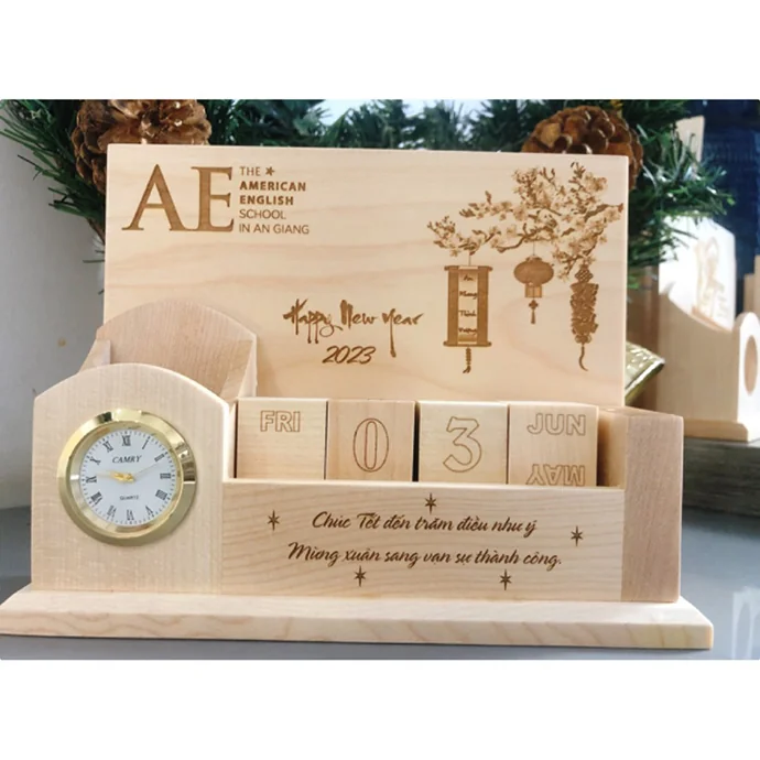 Khay Đựng Bút Bằng Gỗ Có Đồng Hồ Để Bàn Sang Trọng – Quà Tặng Doanh Nghiệp