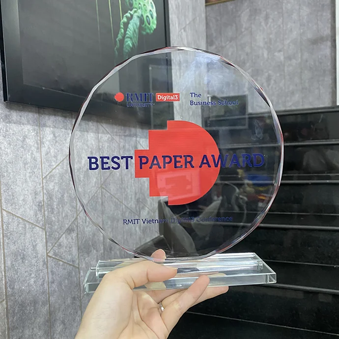 Kỷ Niệm Chương Pha Lê In Logo Theo Yêu Cầu – Cúp Vinh Danh Cao Cấp