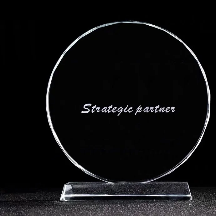 Cúp Pha Lê Tròn Sang Trọng – Khắc Chữ Strategic Partner