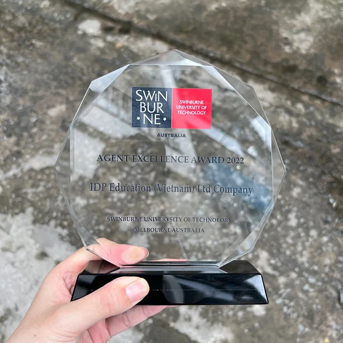 Kỷ Niệm Chương Pha Lê – Thuỷ Tinh Cao Cấp In Theo Yêu Cầu