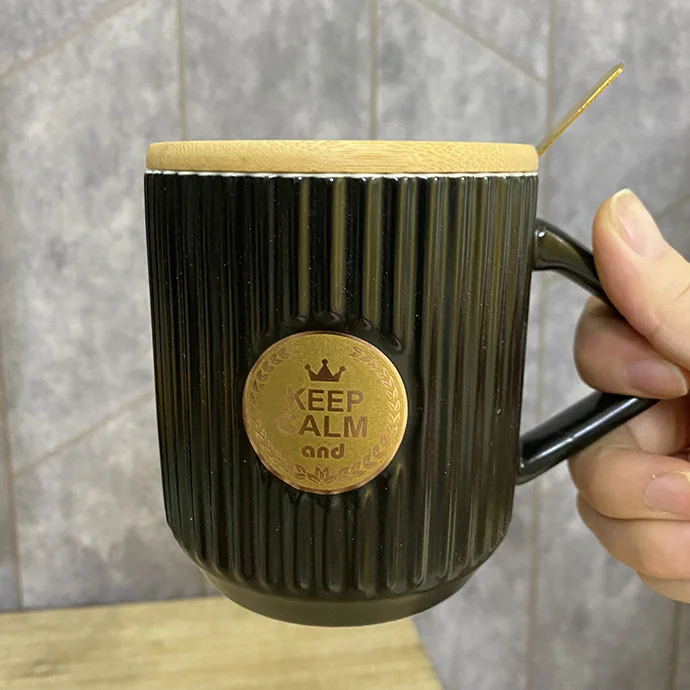 Ly Sứ Có Quai Vân Sọc - Ly Sứ Màu Đen In Logo - Quà Tặng Cao Cấp