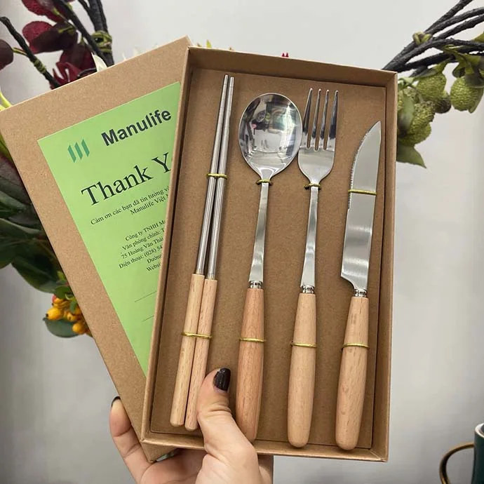 Bộ Dao Muỗng Nĩa Đũa Inox Cán Gỗ In Khắc Logo Theo Yêu Cầu