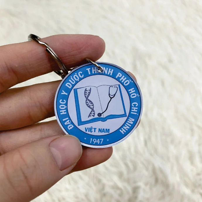 Móc Khóa Nhựa Tròn In Hình – Màu Xanh Trắng – Sản Xuất Theo Yêu Cầu