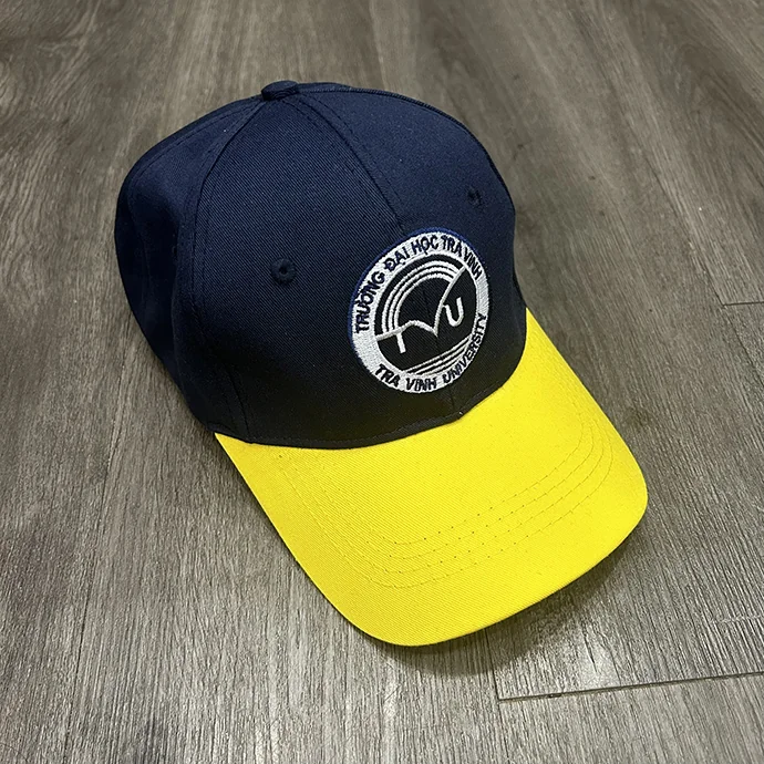 Nón Lưỡi Trai Trà Vinh University – Nón 6 Múi Thêu Logo Theo Yêu Cầu