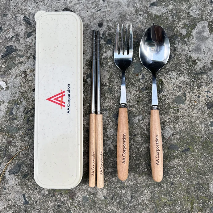 Bộ Đồ Ăn Cá Nhân In Logo – Muỗng Nĩa Inox Kèm Hộp Lúa Mạch